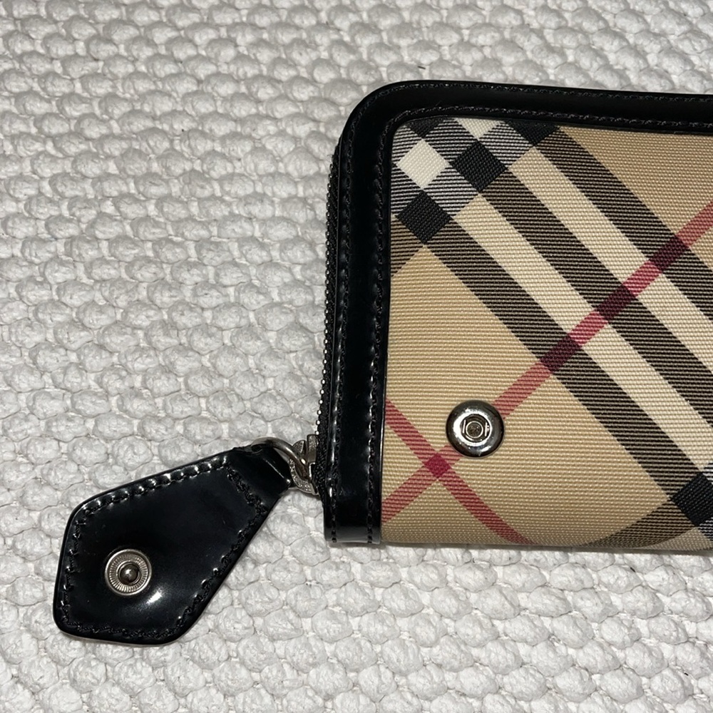 Burberry Beige and Black Checkered Wallet - Picture 2 of 13